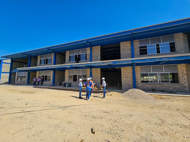 Obras educación y saneamiento básico en Bolívar