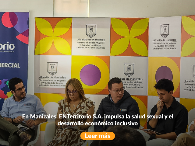 Foto del equipo de participantes interviniendo durante el foro.
