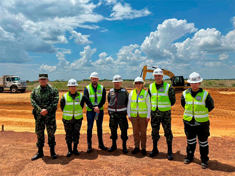 Miembros de ET y Aeronaútica.