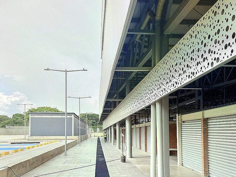 Construcción del mercado plaza.