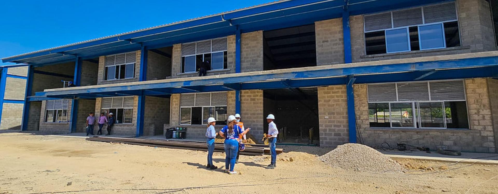 Obras educación y saneamiento básico en Bolívar