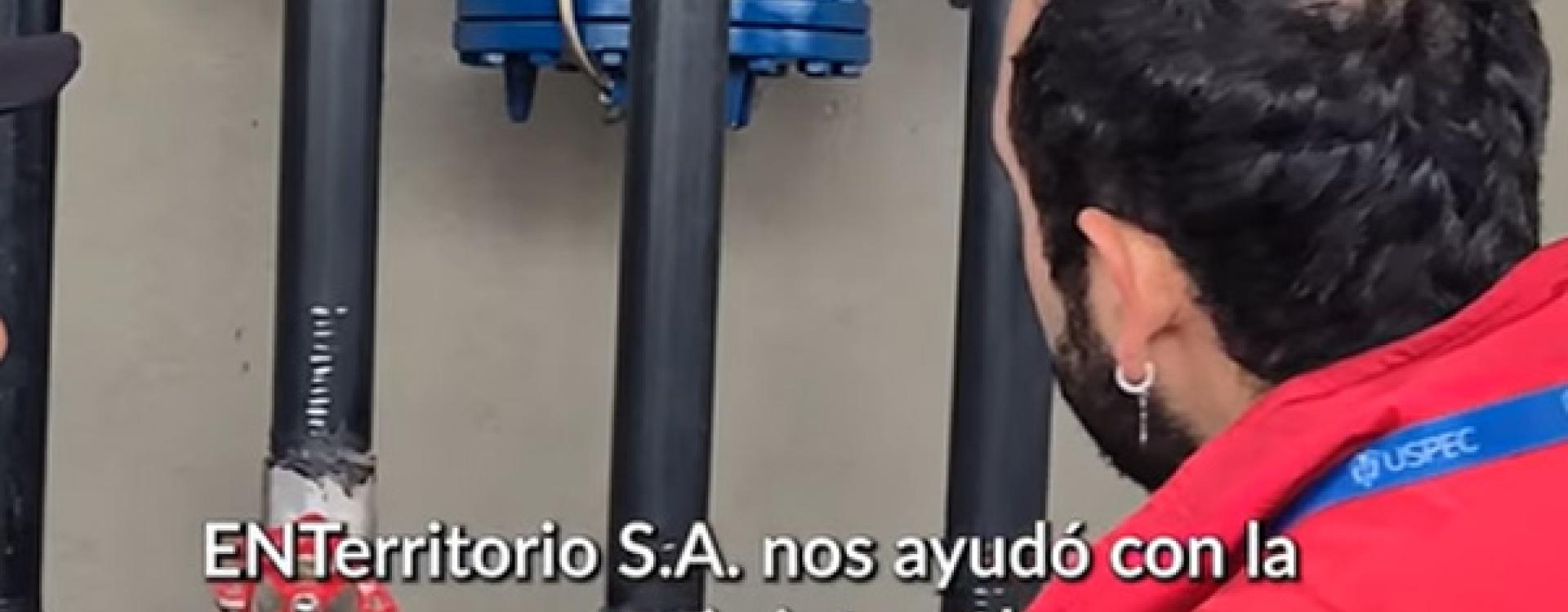 Portada supervisor USPEC revisando obra de infraestructura