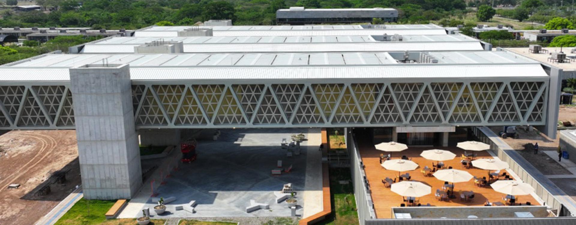 Panorámica de fachada de proyecto en construcción.