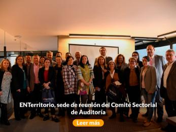 Banner con fotografía de los asistentes.