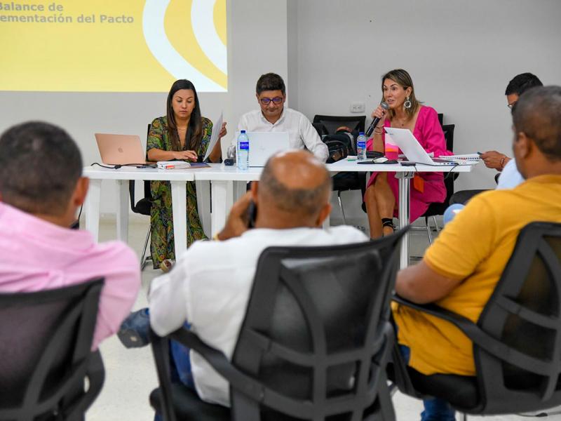 Reunión del equipo de ENterritorio con los del pacto.