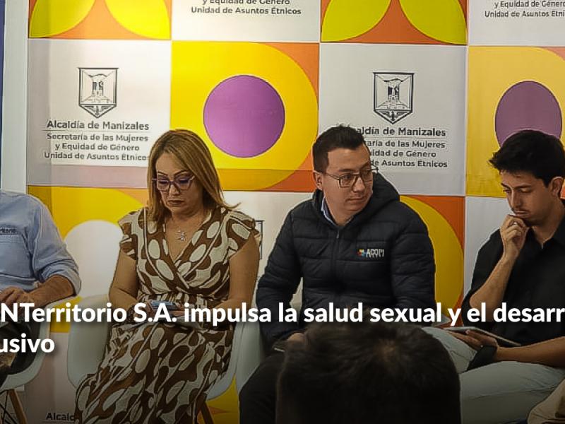 Foto del equipo de participantes interviniendo durante el foro.