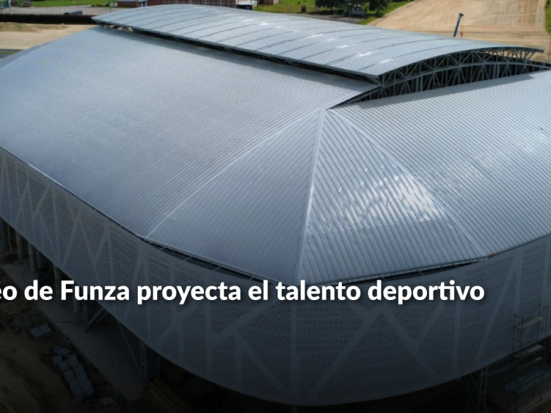 Vista del coliseo con diseño futurista en metal en construcción.