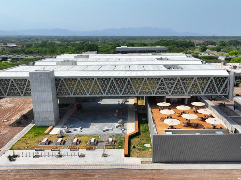 Panorámica de fachada de proyecto en construcción.