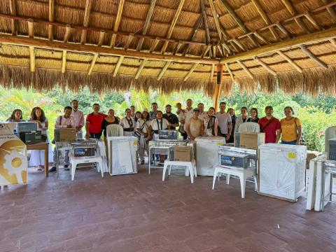 Entrega de unidades Productivas comunidad el Cesar